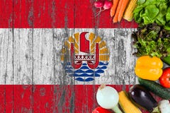 Φρέσκα λαχανικά από τη γαλλική Πολυνησία στον πίνακα r στοκ εικόνα με δικαίωμα ελεύθερης χρήσης Φρέσκα λαχανικά από τη γαλλική Πολυνησία στον πίνακα r στοκ εικόνα με δικαίωμα ελεύθερης χρήσης