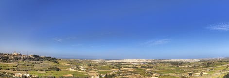 Φωτογραφία πανοράματος HDR του τοπίου της Μάλτας από την κορυφή της ιστορικής πόλης Mdina την ηλιόλουστη θερινή ημέρα Στοκ Εικόνα Φωτογραφία πανοράματος HDR του τοπίου της Μάλτας από την κορυφή της ιστορικής πόλης Mdina την ηλιόλουστη θερινή ημέρα Στοκ Εικόνα