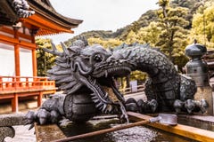 Φύλακας δράκων του νερού του dera Kiyomizu στοκ φωτογραφία Φύλακας δράκων του νερού του dera Kiyomizu στοκ φωτογραφία