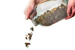 Χρήματα που χύνονται από ένα βάζο γυαλιού σε ένα άσπρο υπόβαθρο στοκ εικόνα με δικαίωμα ελεύθερης χρήσης Χρήματα που χύνονται από ένα βάζο γυαλιού σε ένα άσπρο υπόβαθρο στοκ εικόνα με δικαίωμα ελεύθερης χρήσης