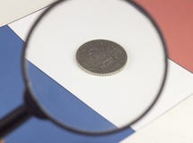 Χρήματα της Γαλλίας στα πλαίσια της σημαίας του Loupe Γαλλία στοκ εικόνες Χρήματα της Γαλλίας στα πλαίσια της σημαίας του Loupe Γαλλία στοκ εικόνες