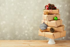 Χριστουγεννιάτικο δέντρο που γίνεται από τα κιβώτια δώρων Εναλλακτικό χριστουγεννιάτικο δέντρο Στοκ Εικόνες Χριστουγεννιάτικο δέντρο που γίνεται από τα κιβώτια δώρων Εναλλακτικό χριστουγεννιάτικο δέντρο Στοκ Εικόνες