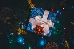Χριστούγεννα, νέα τοπ άποψη κιβωτίων δώρων έτους παρούσα στοκ φωτογραφίες με δικαίωμα ελεύθερης χρήσης Χριστούγεννα, νέα τοπ άποψη κιβωτίων δώρων έτους παρούσα στοκ φωτογραφίες με δικαίωμα ελεύθερης χρήσης