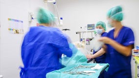 ΧÏονικό σφάλμα της κτηνιατÏικής χειÏουÏγικής ομάδας που ενεÏγοποιεί Î απόθεμα βίντεο ΧÏονικό σφάλμα της κτηνιατÏικής χειÏουÏγικής ομάδας που ενεÏγοποιεί Î απόθεμα βίντεο