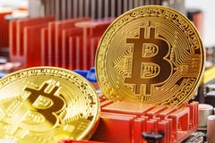 Χρυσά bitcoins στην κινηματογράφηση σε πρώτο πλάνο υποβάθρου μητρικών καρτών υπολογιστών Εικονικά χρήματα Cryptocurrency στοκ εικόνες Χρυσά bitcoins στην κινηματογράφηση σε πρώτο πλάνο υποβάθρου μητρικών καρτών υπολογιστών Εικονικά χρήματα Cryptocurrency στοκ εικόνες