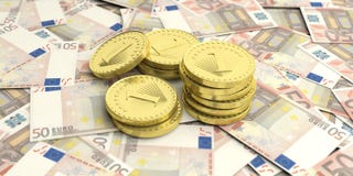 Χρυσά νομίσματα στο ευρο- υπόβαθρο τραπεζογραμματίων τρισδιάστατη απεικόνιση διανυσματική απεικόνιση Χρυσά νομίσματα στο ευρο- υπόβαθρο τραπεζογραμματίων τρισδιάστατη απεικόνιση διανυσματική απεικόνιση
