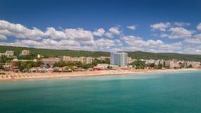 ΧΡΥΣΗ ΠΑΡΑΛΙΑ ΑΜΜΩΝ, ΒΑΡΝΑ, ΒΟΥΛΓΑΡΙΑ - 19 ΜΑΐΟΥ 2017 Εναέρια άποψη της παραλίας και των ξενοδοχείων στις χρυσές άμμους, Zlatni P Στοκ εικόνες με δικαίωμα ελεύθερης χρήσης ΧΡΥΣΗ ΠΑΡΑΛΙΑ ΑΜΜΩΝ, ΒΑΡΝΑ, ΒΟΥΛΓΑΡΙΑ - 19 ΜΑΐΟΥ 2017 Εναέρια άποψη της παραλίας και των ξενοδοχείων στις χρυσές άμμους, Zlatni P Στοκ εικόνες με δικαίωμα ελεύθερης χρήσης