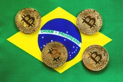 Χρυσό χρώμα Bitcoin στη σημαία της Βραζιλίας στοκ εικόνα Χρυσό χρώμα Bitcoin στη σημαία της Βραζιλίας στοκ εικόνα