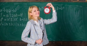 χρόνος μελέτης Ευπρόσδεκτο σχολικό έτος δασκάλων Πεπειραμένο μάθημα έναρξης εκπαιδευτικών Φροντίζει για την πειθαρχία Τι ώρα είνα στοκ εικόνες χρόνος μελέτης Ευπρόσδεκτο σχολικό έτος δασκάλων Πεπειραμένο μάθημα έναρξης εκπαιδευτικών Φροντίζει για την πειθαρχία Τι ώρα είνα στοκ εικόνες