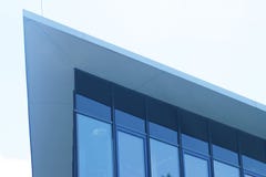 χτίζοντας σύγχρονο τρίγωνο ακρών στοκ φωτογραφία με δικαίωμα ελεύθερης χρήσης χτίζοντας σύγχρονο τρίγωνο ακρών στοκ φωτογραφία με δικαίωμα ελεύθερης χρήσης
