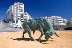 χυτή ταύρος διασταύρωση κυκλικής κυκλοφορίας ισπανικά κεντρικού σιδήρου Στοκ φωτογραφία με δικαίωμα ελεύθερης χρήσης χυτή ταύρος διασταύρωση κυκλικής κυκλοφορίας ισπανικά κεντρικού σιδήρου Στοκ φωτογραφία με δικαίωμα ελεύθερης χρήσης