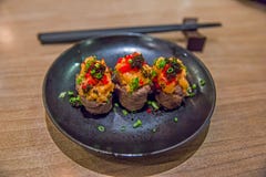 Ψημένα σούσια βόειου κρέατος Wagyu, στην εστίαση εκλεκτική στοκ εικόνες Ψημένα σούσια βόειου κρέατος Wagyu, στην εστίαση εκλεκτική στοκ εικόνες