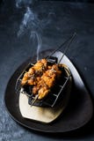 Ψημένο στη σχάρα κοτόπουλο kebab, μαύρο υπόβαθρο, τοπ άποψη στοκ εικόνα Ψημένο στη σχάρα κοτόπουλο kebab, μαύρο υπόβαθρο, τοπ άποψη στοκ εικόνα