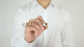 Ψηφιακό μάρκετινγκ, που γράφεται στο γυαλί Ψηφιακό μάρκετινγκ, που γράφεται στο γυαλί