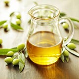 όμορφα ντυμένα μπουκάλι καρυκεύματα ελιών πετρελαίου στοκ φωτογραφίες με δικαίωμα ελεύθερης χρήσης όμορφα ντυμένα μπουκάλι καρυκεύματα ελιών πετρελαίου στοκ φωτογραφίες με δικαίωμα ελεύθερης χρήσης