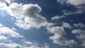 Όμορφα σύννεφα με το υπόβαθρο μπλε ουρανού Ουρανός με το μπλε σύννεφων καιρικής φύσης σύννεφων Μπλε ουρανός με τα σύννεφα και τον φιλμ μικρού μήκους Όμορφα σύννεφα με το υπόβαθρο μπλε ουρανού Ουρανός με το μπλε σύννεφων καιρικής φύσης σύννεφων Μπλε ουρανός με τα σύννεφα και τον φιλμ μικρού μήκους