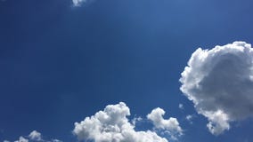 Όμορφα σύννεφα με το υπόβαθρο μπλε ουρανού Ουρανός με το μπλε σύννεφων καιρικής φύσης σύννεφων Μπλε ουρανός με τα σύννεφα και τον φιλμ μικρού μήκους Όμορφα σύννεφα με το υπόβαθρο μπλε ουρανού Ουρανός με το μπλε σύννεφων καιρικής φύσης σύννεφων Μπλε ουρανός με τα σύννεφα και τον φιλμ μικρού μήκους