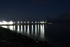 Όμορφα φω'τα πέρα από τη θάλασσα στο λιμένα Sarafovo, Βουλγαρία την ημέρα του Saint-Nicolas στοκ εικόνες Όμορφα φω'τα πέρα από τη θάλασσα στο λιμένα Sarafovo, Βουλγαρία την ημέρα του Saint-Nicolas στοκ εικόνες