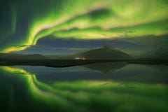 Όμορφη πανοραμική αυγή Borealis ή καλύτερα - γνωστός ως βόρεια φω'τα για το υπόβαθρο δείτε στην Ισλανδία, Jokulsarlon στοκ εικόνες Όμορφη πανοραμική αυγή Borealis ή καλύτερα - γνωστός ως βόρεια φω'τα για το υπόβαθρο δείτε στην Ισλανδία, Jokulsarlon στοκ εικόνες