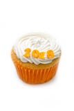 Όμορφο cupcake με την τρυφερή κρέμα και σχήματα 2018 για ένα άσπρο υπόβαθρο στοκ φωτογραφίες Όμορφο cupcake με την τρυφερή κρέμα και σχήματα 2018 για ένα άσπρο υπόβαθρο στοκ φωτογραφίες