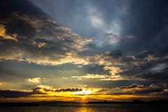 όμορφο ηλιοβασίλεμα sunsets στη θάλασσα, παραλία, όμορφη άποψη, όμορφα sunsets, που εξισώνει στην παραλία θαλασσίως, Στοκ φωτογραφία με δικαίωμα ελεύθερης χρήσης όμορφο ηλιοβασίλεμα sunsets στη θάλασσα, παραλία, όμορφη άποψη, όμορφα sunsets, που εξισώνει στην παραλία θαλασσίως, Στοκ φωτογραφία με δικαίωμα ελεύθερης χρήσης