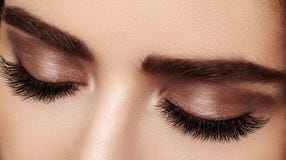 Όμορφο θηλυκό μάτι με τα ακραία μακροχρόνια eyelashes, μαύρο σκάφος της γραμμής makeup Τέλεια σύνθεση, μακροχρόνια μαστίγια Μάτια στοκ φωτογραφία Όμορφο θηλυκό μάτι με τα ακραία μακροχρόνια eyelashes, μαύρο σκάφος της γραμμής makeup Τέλεια σύνθεση, μακροχρόνια μαστίγια Μάτια στοκ φωτογραφία