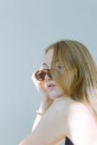 Όμορφο και ελκυστικό αδύνατο κορίτσι μαύρο lingerie, με τα μακρυμάλλη και φορώντας γυαλιά σε ένα άσπρο υπόβαθρο Στοκ εικόνες με δικαίωμα ελεύθερης χρήσης Όμορφο και ελκυστικό αδύνατο κορίτσι μαύρο lingerie, με τα μακρυμάλλη και φορώντας γυαλιά σε ένα άσπρο υπόβαθρο Στοκ εικόνες με δικαίωμα ελεύθερης χρήσης