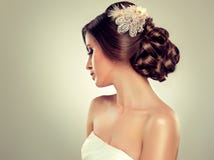 Όμορφο πρότυπο brunette νυφών στοκ φωτογραφίες Όμορφο πρότυπο brunette νυφών στοκ φωτογραφίες