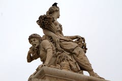 Όταν στο Παρίσι γλυπτό ζωής κύκλων από τις Βερσαλλίες στοκ φωτογραφία Όταν στο Παρίσι γλυπτό ζωής κύκλων από τις Βερσαλλίες στοκ φωτογραφία