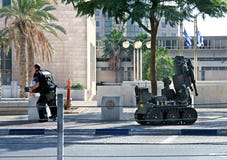 Ύποπτο αντικείμενο εξουδετέρωσης ναρκών στην μπύρα Sheva, Ισραήλ Στοκ φωτογραφία με δικαίωμα ελεύθερης χρήσης Ύποπτο αντικείμενο εξουδετέρωσης ναρκών στην μπύρα Sheva, Ισραήλ Στοκ φωτογραφία με δικαίωμα ελεύθερης χρήσης
