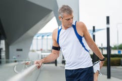 Ώριμη αρσενική άσκηση Jogger Στοκ φωτογραφία με δικαίωμα ελεύθερης χρήσης Ώριμη αρσενική άσκηση Jogger Στοκ φωτογραφία με δικαίωμα ελεύθερης χρήσης