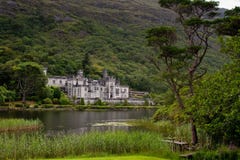 Аббатство Kylemore в Connemara, Ирландии стоковые фотографии rf Аббатство Kylemore в Connemara, Ирландии стоковые фотографии rf