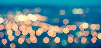 Абстрактная голубая круговая предпосылка bokeh, город освещает с horizo иллюстрация штока Абстрактная голубая круговая предпосылка bokeh, город освещает с horizo иллюстрация штока
