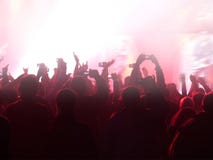 Абстрактное неясное изображение Толпа во время концерта развлечений общественного музыкальный спектакль Вентиляторы руки в людях стоковое изображение Абстрактное неясное изображение Толпа во время концерта развлечений общественного музыкальный спектакль Вентиляторы руки в людях стоковое изображение