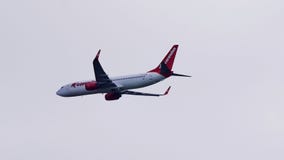 Авиакомпании Corendon летая вверх в небо Авиакомпании Corendon летая вверх в небо
