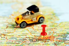 Автомобиль штыря карты Лондона, Великобритании старый стоковое фото Автомобиль штыря карты Лондона, Великобритании старый стоковое фото