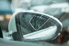 Автомобили взгляда внутренние Управляющие элементы Отражения на стекле Для украшения и дизайна взгляд зеркала автомобиля стоковое фото rf Автомобили взгляда внутренние Управляющие элементы Отражения на стекле Для украшения и дизайна взгляд зеркала автомобиля стоковое фото rf