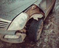 Автомобиль разбил деталь Автомобиль части фронта сломленный стоковые изображения rf Автомобиль разбил деталь Автомобиль части фронта сломленный стоковые изображения rf
