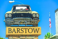 Автомобиль с откидным верхом Barstow Корвета стоковое фото rf Автомобиль с откидным верхом Barstow Корвета стоковое фото rf