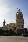 Администрация порта в городе Гданьска Надпись на фасаде переведена как капитан ` ` порта В bac стоковое изображение rf Администрация порта в городе Гданьска Надпись на фасаде переведена как капитан ` ` порта В bac стоковое изображение rf