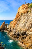 АКАПУЛЬКО, МЕКСИКА - 23-ЬЕ НОЯБРЯ 2016: Водолаз скалы в свободной мухе стоковые фото АКАПУЛЬКО, МЕКСИКА - 23-ЬЕ НОЯБРЯ 2016: Водолаз скалы в свободной мухе стоковые фото