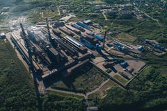 Алюминиевый вид с воздуха металлургического предприятия стоковое изображение rf Алюминиевый вид с воздуха металлургического предприятия стоковое изображение rf
