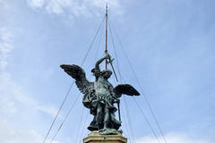 Ангел на верхней части замка Италии Sant „Angelo стоковое фото Ангел на верхней части замка Италии Sant „Angelo стоковое фото