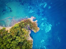 Антенна деревни побережья Черногории стоковая фотография Антенна деревни побережья Черногории стоковая фотография