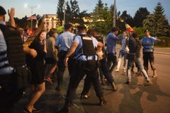 Анти- протест суда верхней части ` s Румынии, Бухарест, Румыния - 30-ое мая 20 стоковые фотографии rf Анти- протест суда верхней части ` s Румынии, Бухарест, Румыния - 30-ое мая 20 стоковые фотографии rf