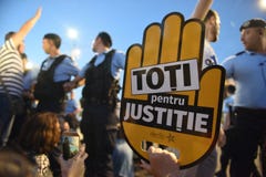Анти- протест суда верхней части ` s Румынии, Бухарест, Румыния - 30-ое мая 20 стоковые изображения Анти- протест суда верхней части ` s Румынии, Бухарест, Румыния - 30-ое мая 20 стоковые изображения