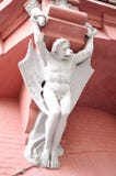 Архитектурноакустический элемент здания, горгулья, фантастичная тварь, Киев, Стоковое Фото Архитектурноакустический элемент здания, горгулья, фантастичная тварь, Киев, Стоковое Фото