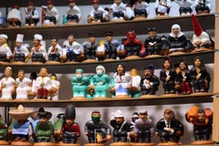 Ассортимент Caganers Традиция рождества каталонская орнаментальная Магазин рождества стоковая фотография Ассортимент Caganers Традиция рождества каталонская орнаментальная Магазин рождества стоковая фотография