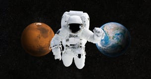 Астронавт путешествует к новому дому на планете Марсе стоковые изображения Астронавт путешествует к новому дому на планете Марсе стоковые изображения