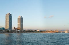 Барселона, Испания, октябрь 2016: Панорама пляжа от Средиземного моря стоковые изображения Барселона, Испания, октябрь 2016: Панорама пляжа от Средиземного моря стоковые изображения